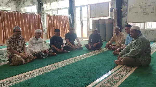 H.-Rusdi-di-Masjid-Al-Quwait